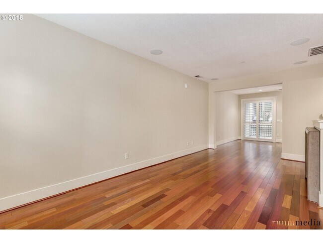 Building Photo - 658 SW Rustica Terrace