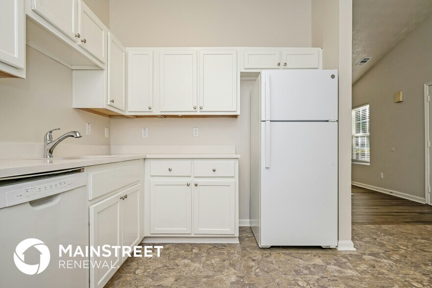 Building Photo - 546 Forest Hill Dr