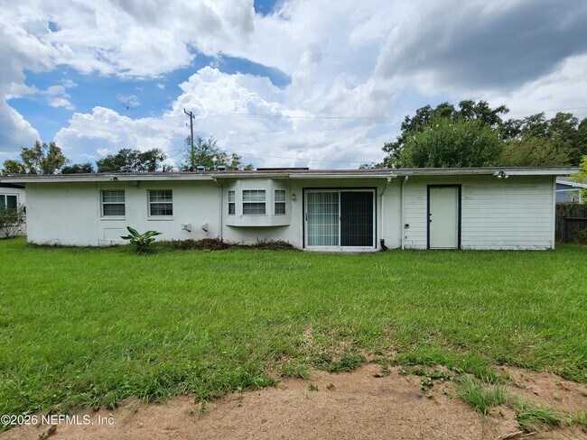Building Photo - 1721 Hawaii Dr E