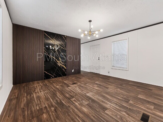 Building Photo - 2621 Jeffersonville Rd