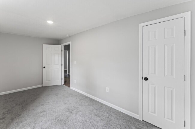 Building Photo - 321 Mill St