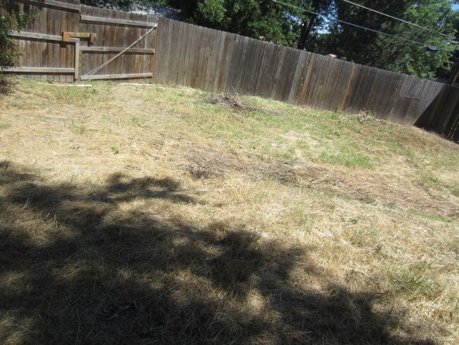 Building Photo - $1450 | 2BR/1BA House | Pet Friendly Ranch...