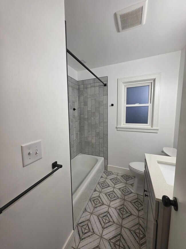 Building Photo - Updated 2-Bedroom Duplex for Rent – Kent, OH 44240