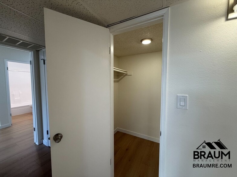 Building Photo - 5461 Kester Ave