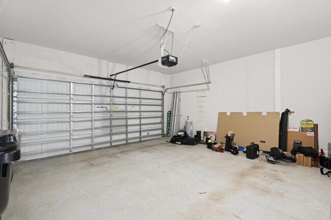 Building Photo - 692 NE Turtleback Trail