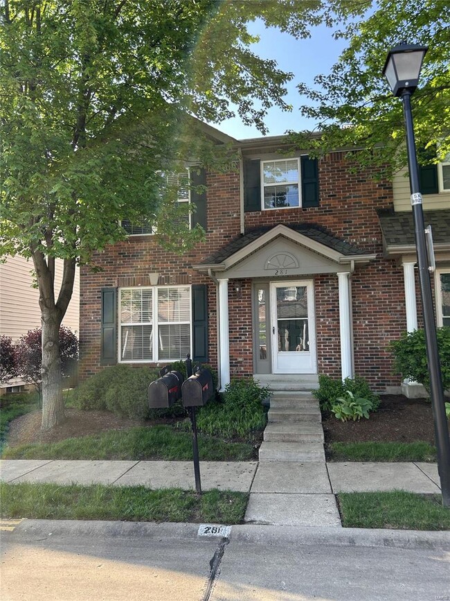 Building Photo - 281 Vivaron Ave
