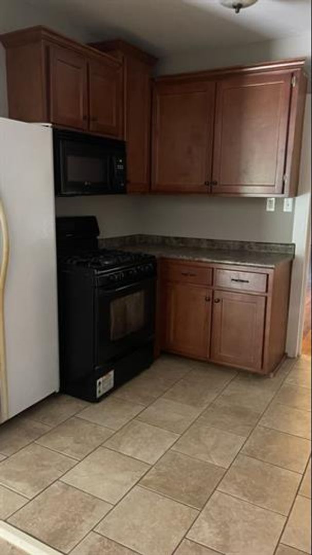 Building Photo - Charming 3-Bedroom Home in Memphis-Spaciou...