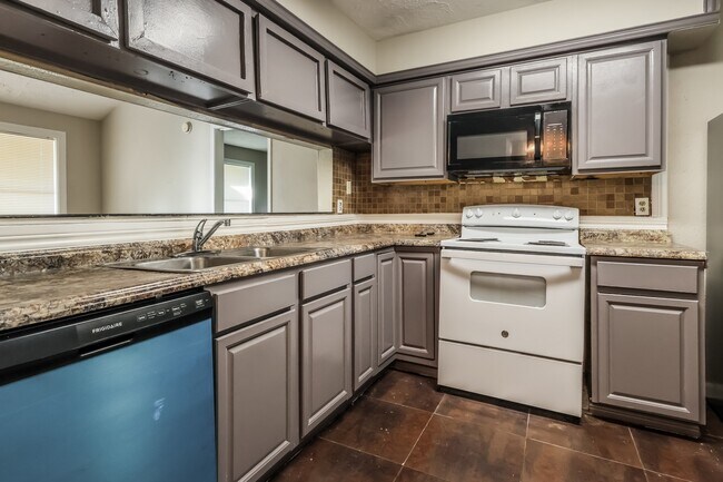 Building Photo - 21126 N Tangle Creek Ln