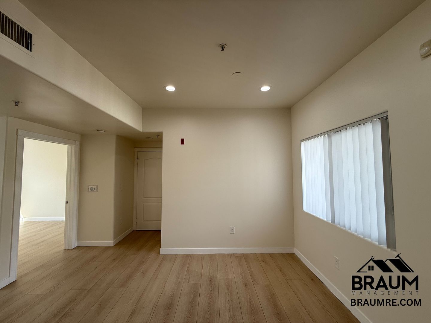 Building Photo - 10849 Fruitland Dr