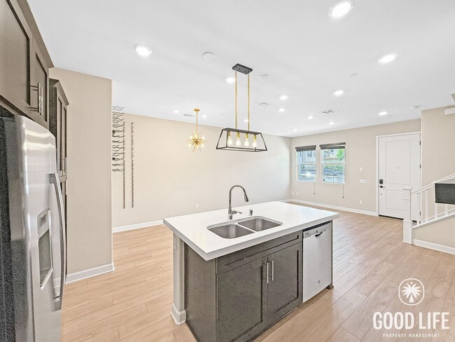 Building Photo - Bright 3BD/2.5BA Townhouse in Vista with Community Pool, In-Unit Laundry & 2-Car Garage