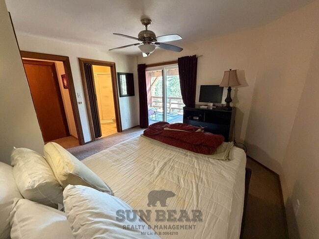 Building Photo - 2 Bedroom Duplex in Tyrolia! Summer pool!