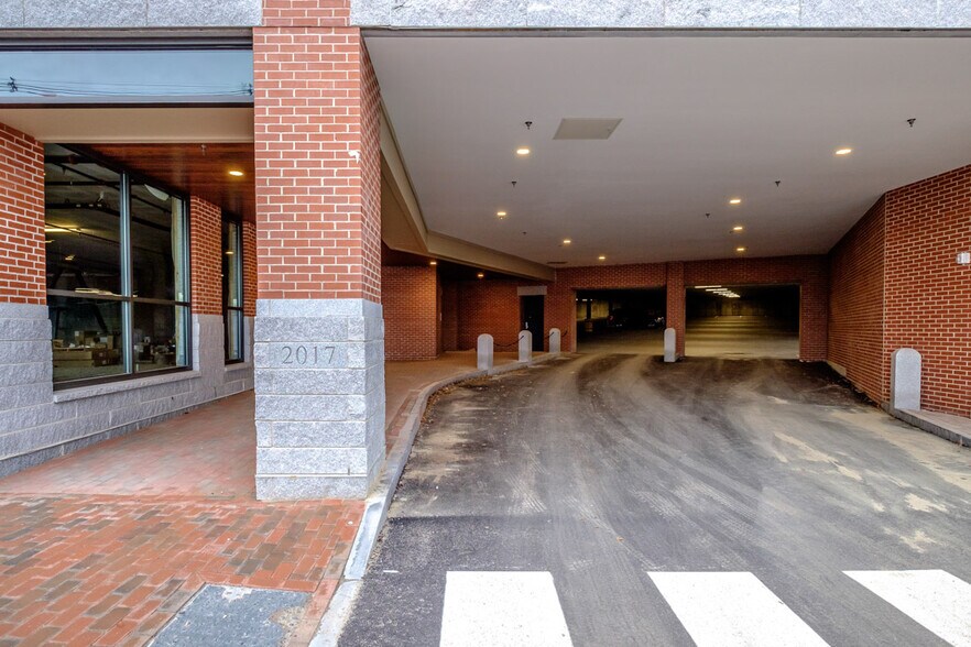 Garage parking - 1 space included in rent - 25 High St
