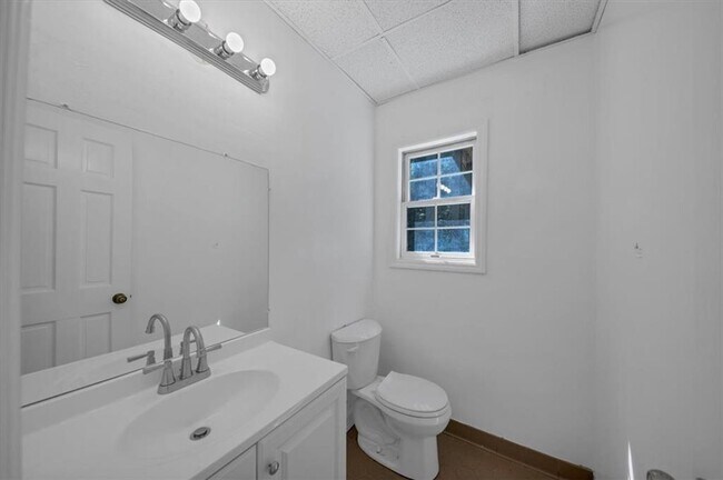 Building Photo - 172 Oak Forest Dr