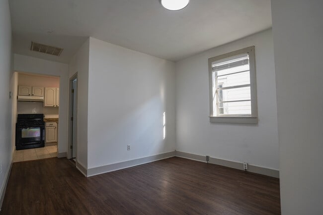 Building Photo - 417 Bellecastle St