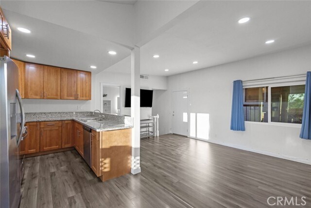 Building Photo - 1523 E Windsor Rd