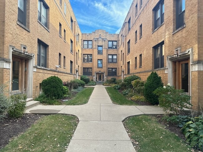 Building Photo - 2649.5 N Spaulding Ave