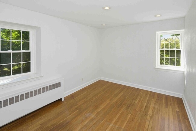 Building Photo - 1268 Rydal Rd