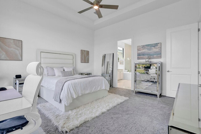 Building Photo - 5320 St Armands Way