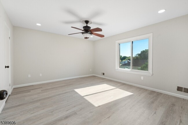 Building Photo - 160 Goldmine Ln