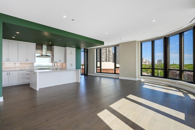 Building Photo - 1550 N Clark St