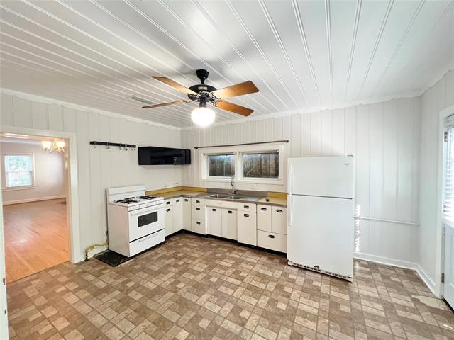 Building Photo - 5314 Stoneleigh Ave