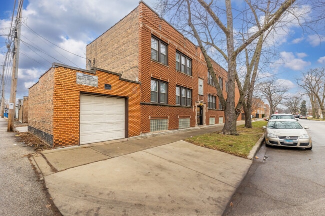 Building Photo - 6758 S Campbell Ave
