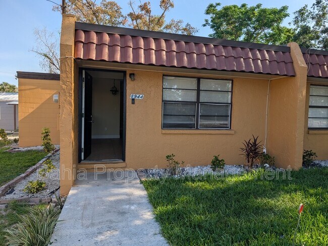 Primary Photo - 8944 Temple Terrace Hwy
