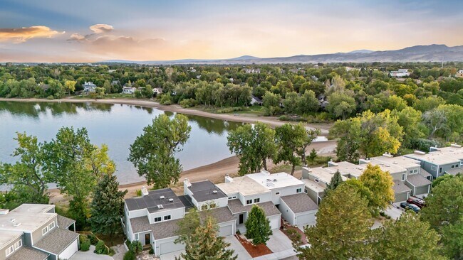 Building Photo - Lakeside living in 3-bedroom, multi-story ...