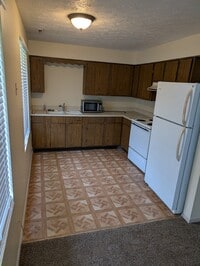 Building Photo - 525 Hinderer Ave SW