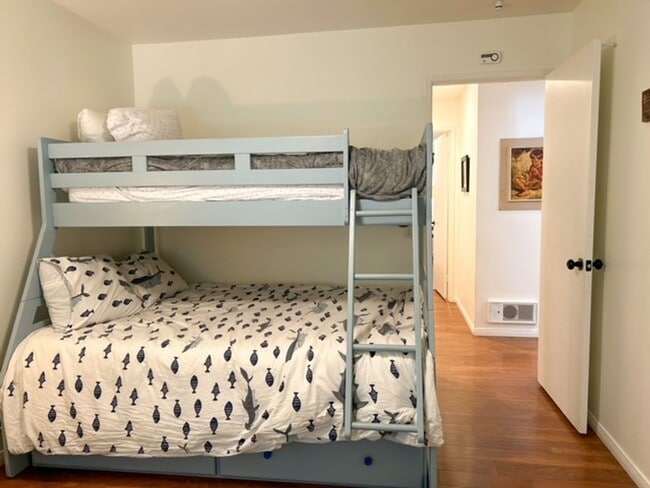 Building Photo - 3674S - Hollywood Beach Hideaway
