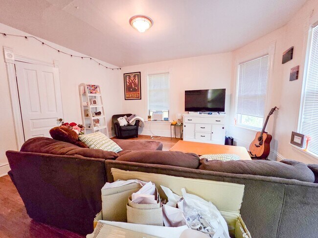 Building Photo - 1335 Rutledge St