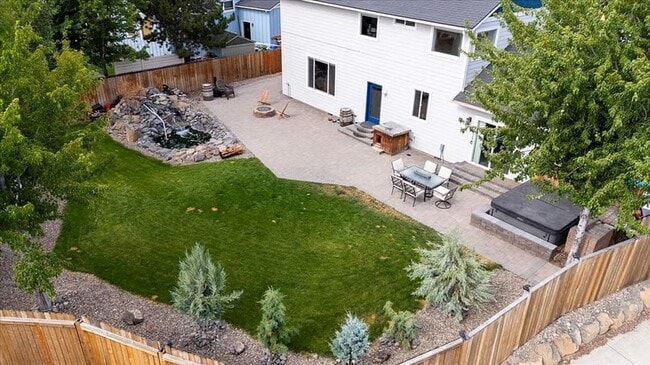 Building Photo - 1622 NW Rimrock Dr