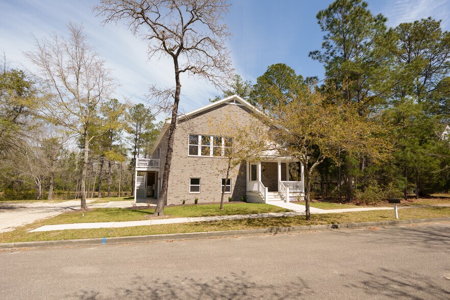 Building Photo - 60 Madison Dr