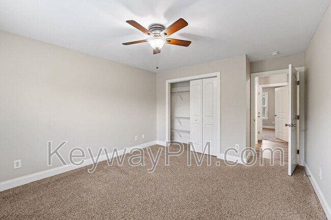 Building Photo - 336 Amersham Way
