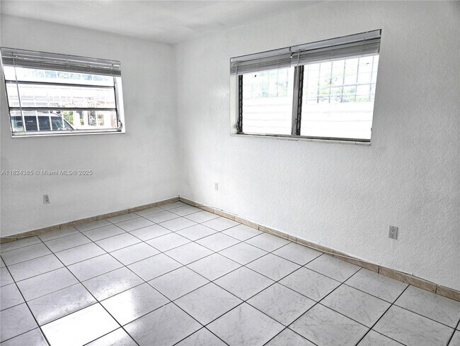 Building Photo - 2754 NW 16th Terrace