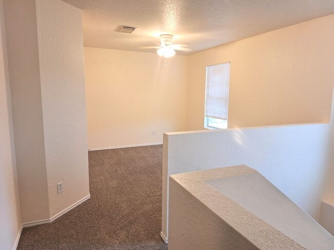 Building Photo - ~~$300 Off 3rd Months Rent~~Spacious 4 bed...