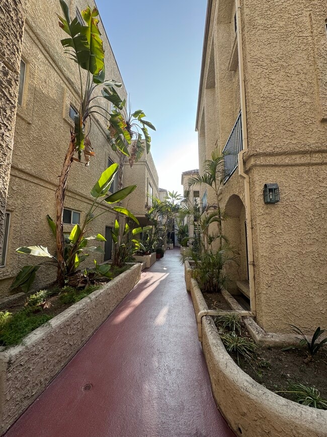 Building Photo - Villa Isabella