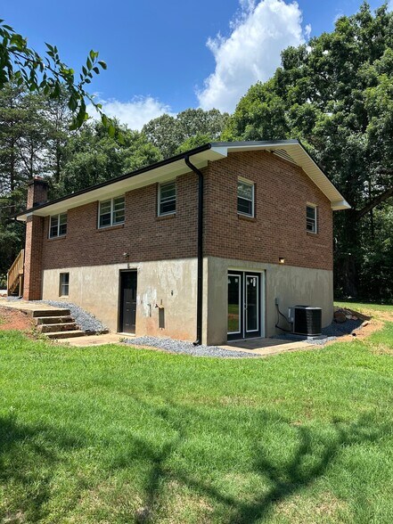 Building Photo - 160 Oak Crest Rd