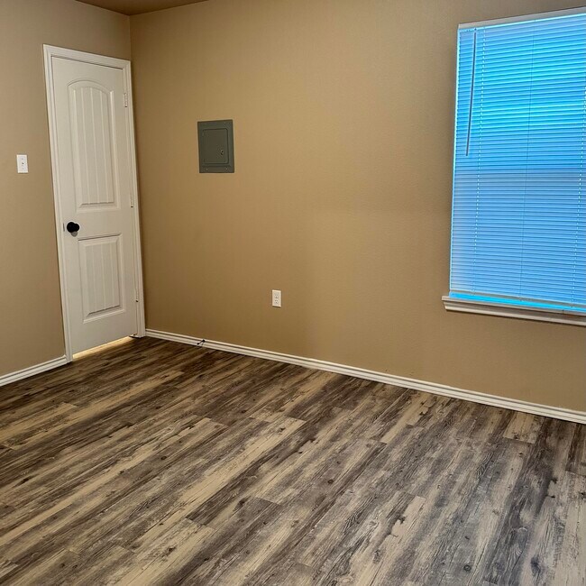Building Photo - 1101 Preston Trails