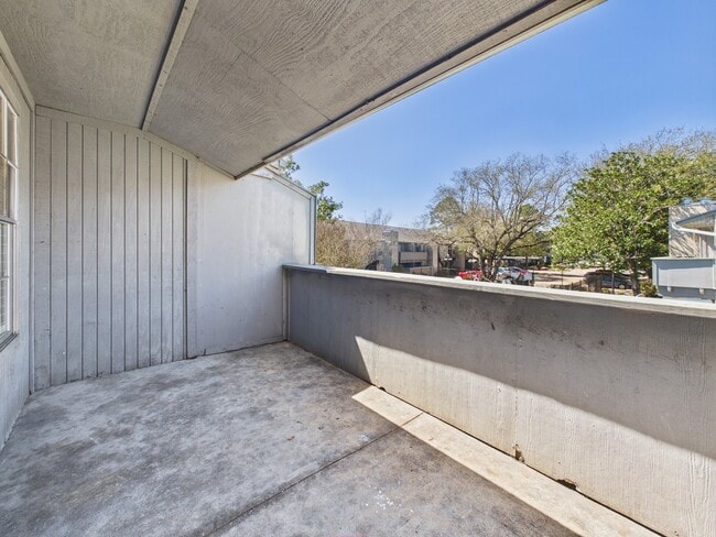 Building Photo - 9700 Leawood Blvd