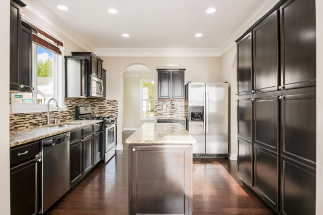 Building Photo - 8865 Sweetshade Dr