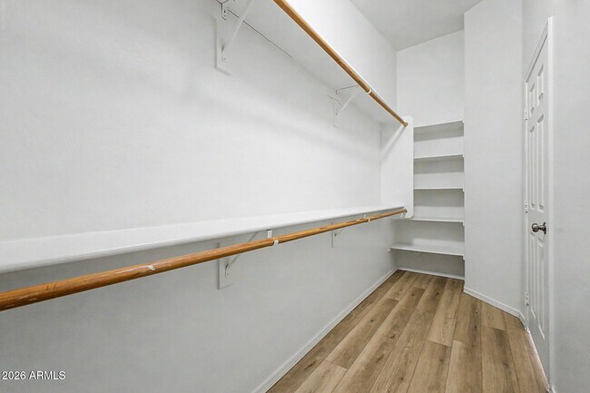 Building Photo - 930 E Harwell Rd