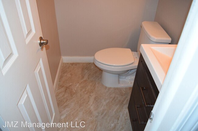 Building Photo - 3 br, 1.5 bath House - 24317 Bashian Dr Un...