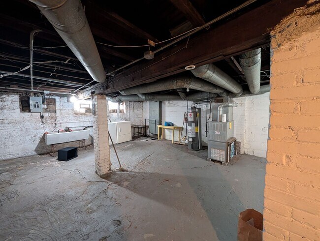 Building Photo - 5807-5807 Franklin Blvd