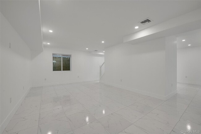 Building Photo - One Manhasset Ave