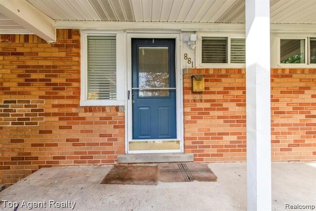 Building Photo - 881 Brooklawn Dr