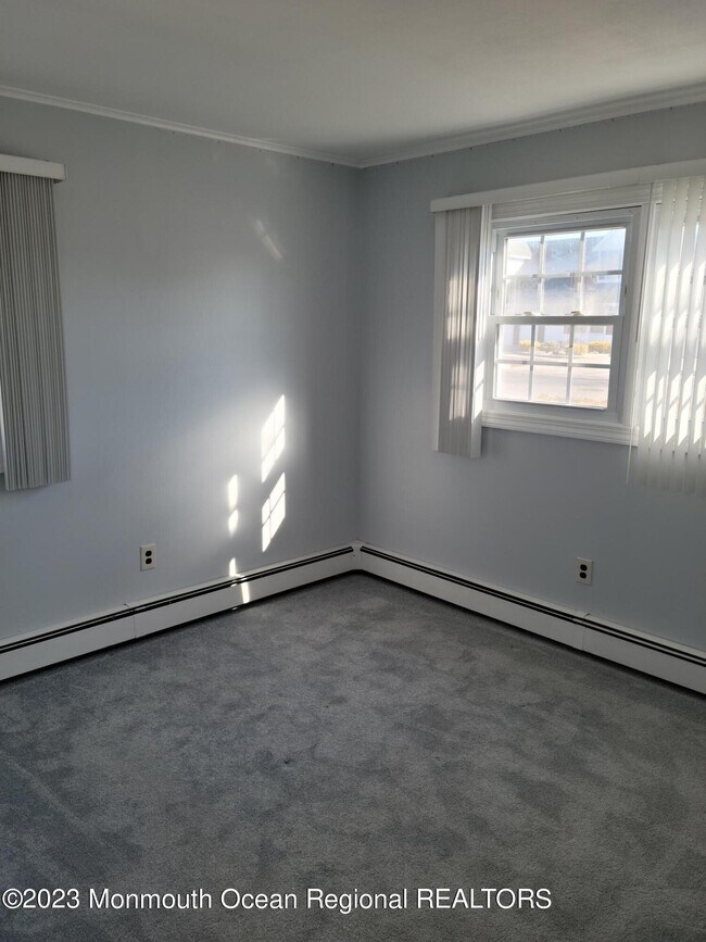Building Photo - 805 Forepeak Dr