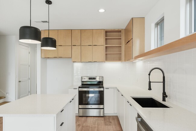 Building Photo - High View Neighborhood - Single-Family Home for Lease