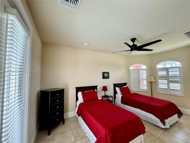 Building Photo - 1740 Ludlow Rd