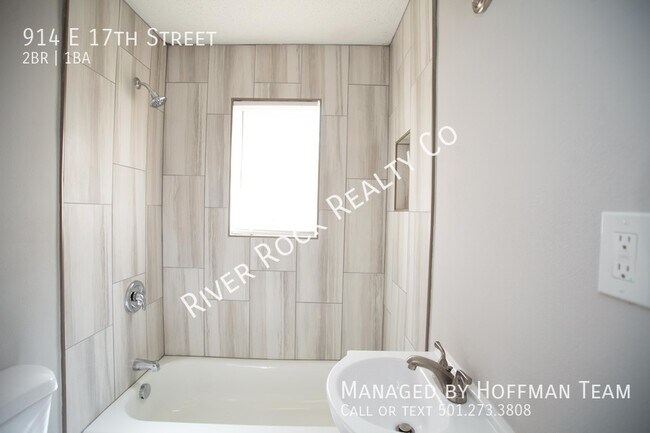 Building Photo - 914 E 17th St